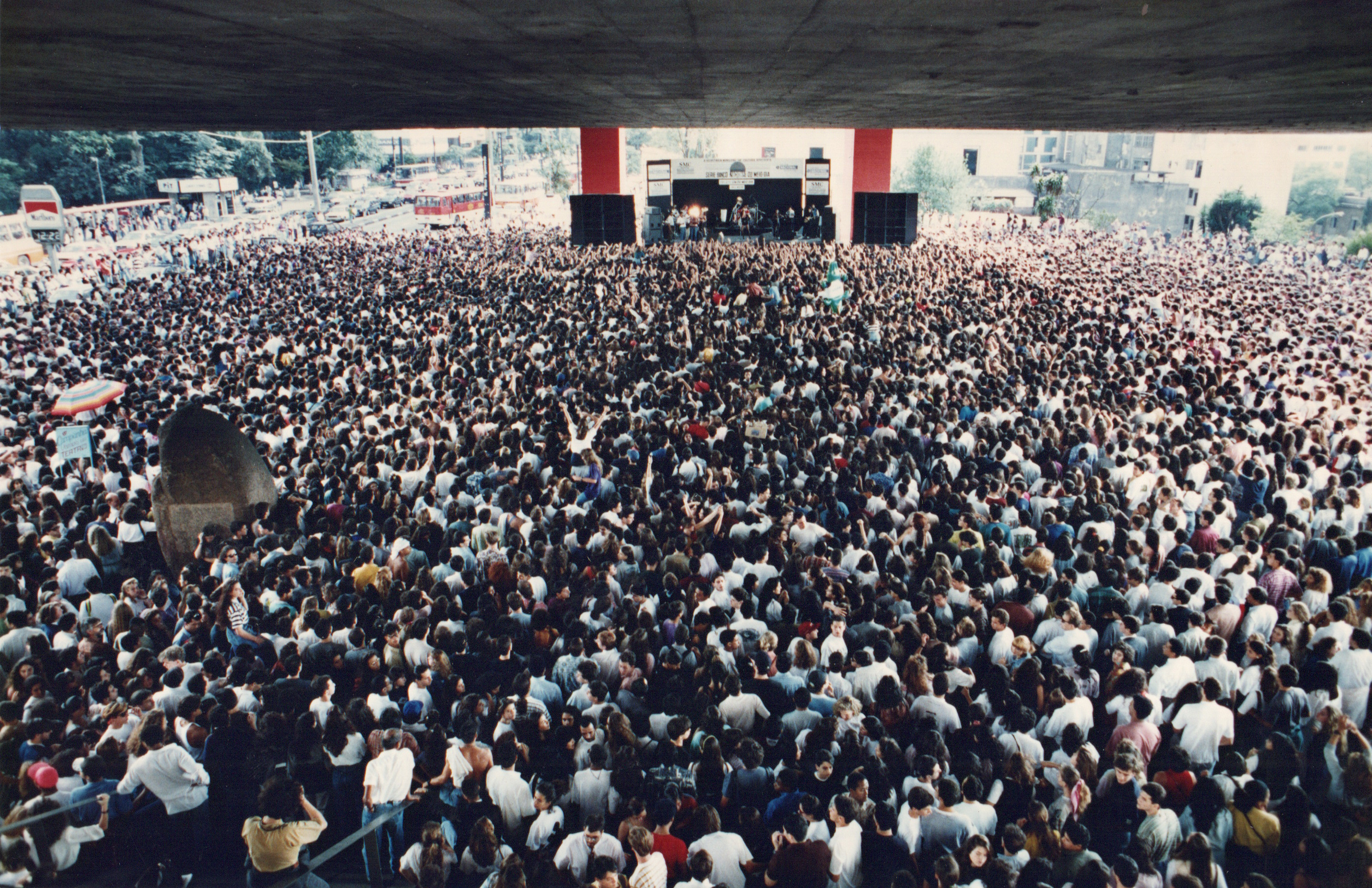 הרחבה הפתוחה של ה-MASP, סאו פאולו, 1992. צילום: Itamar Miranda. © Institute Lina Bo and P.M. Bardi / Itamar Miranda