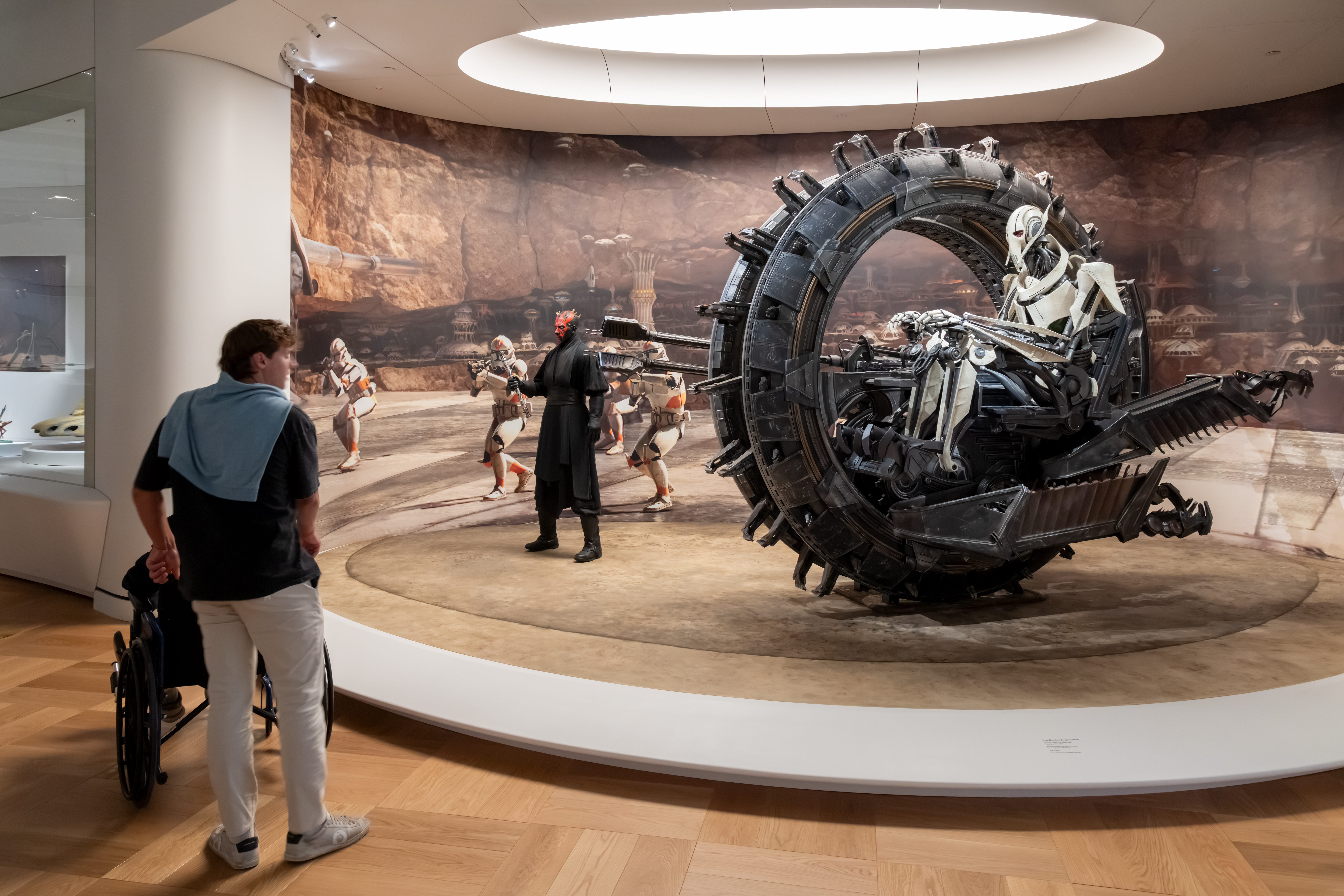 אופנוע הגלגל של גנרל גריבוס בתצוגת Star Wars in Motion. צילום: Iwan Baan, באדיבות Lucas Museum of Narrative Art