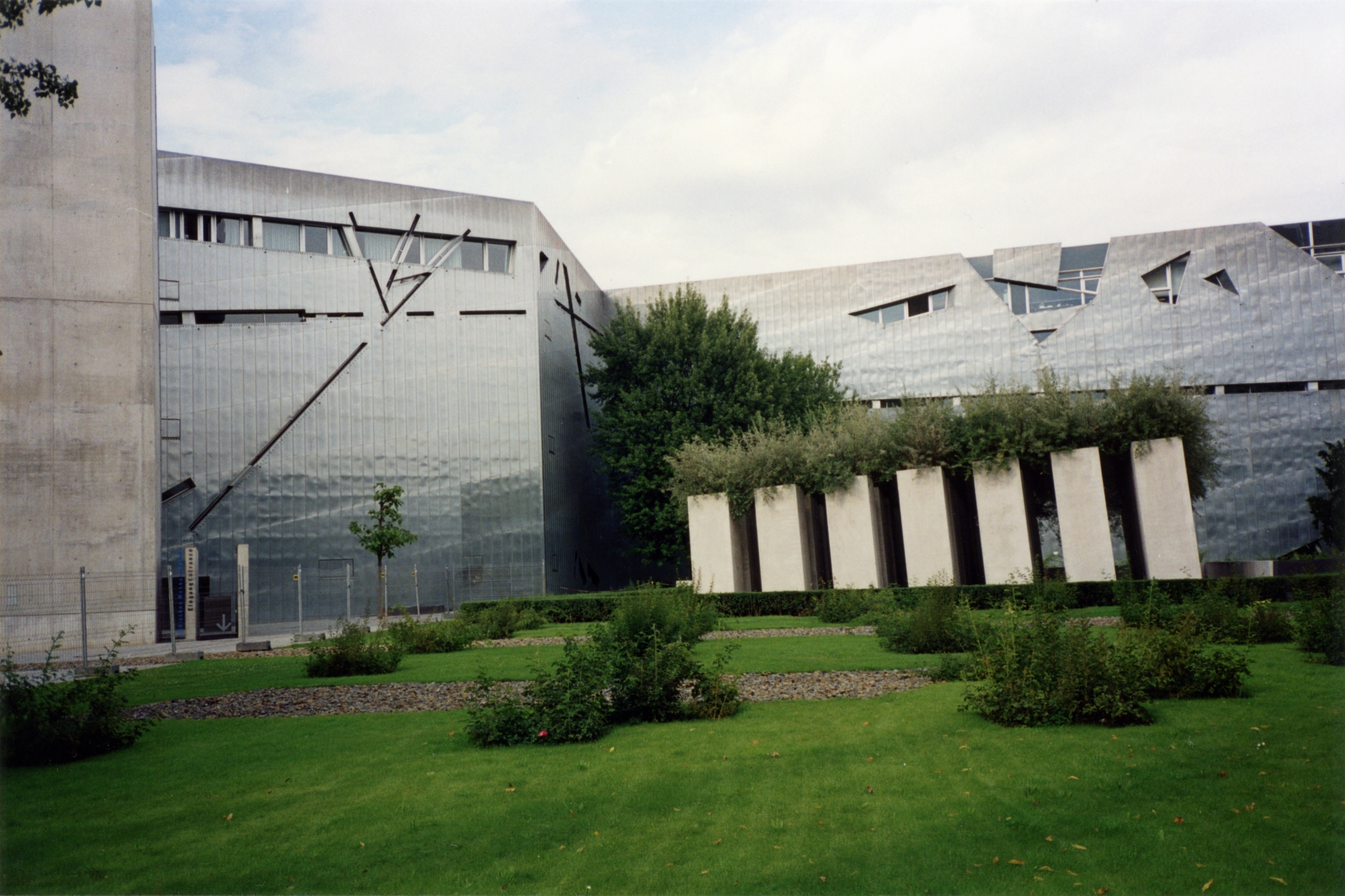 דניאל ליבסקינד, המוזיאון היהודי בברלין (Juedisches Museum) — מבנה שעיצב את שמו. צילום: Shutterstock