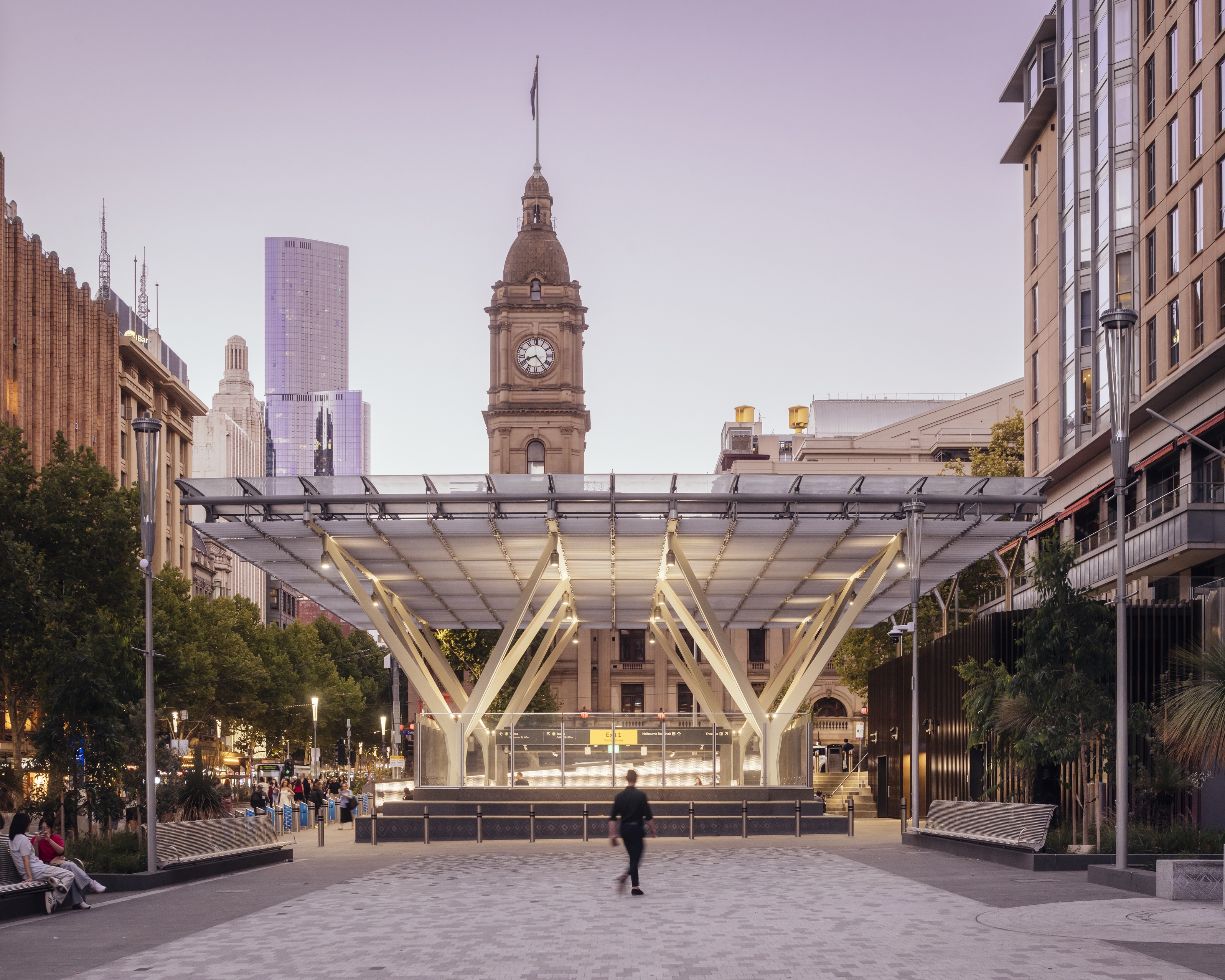 Town Hall Station © Jim Stephenson