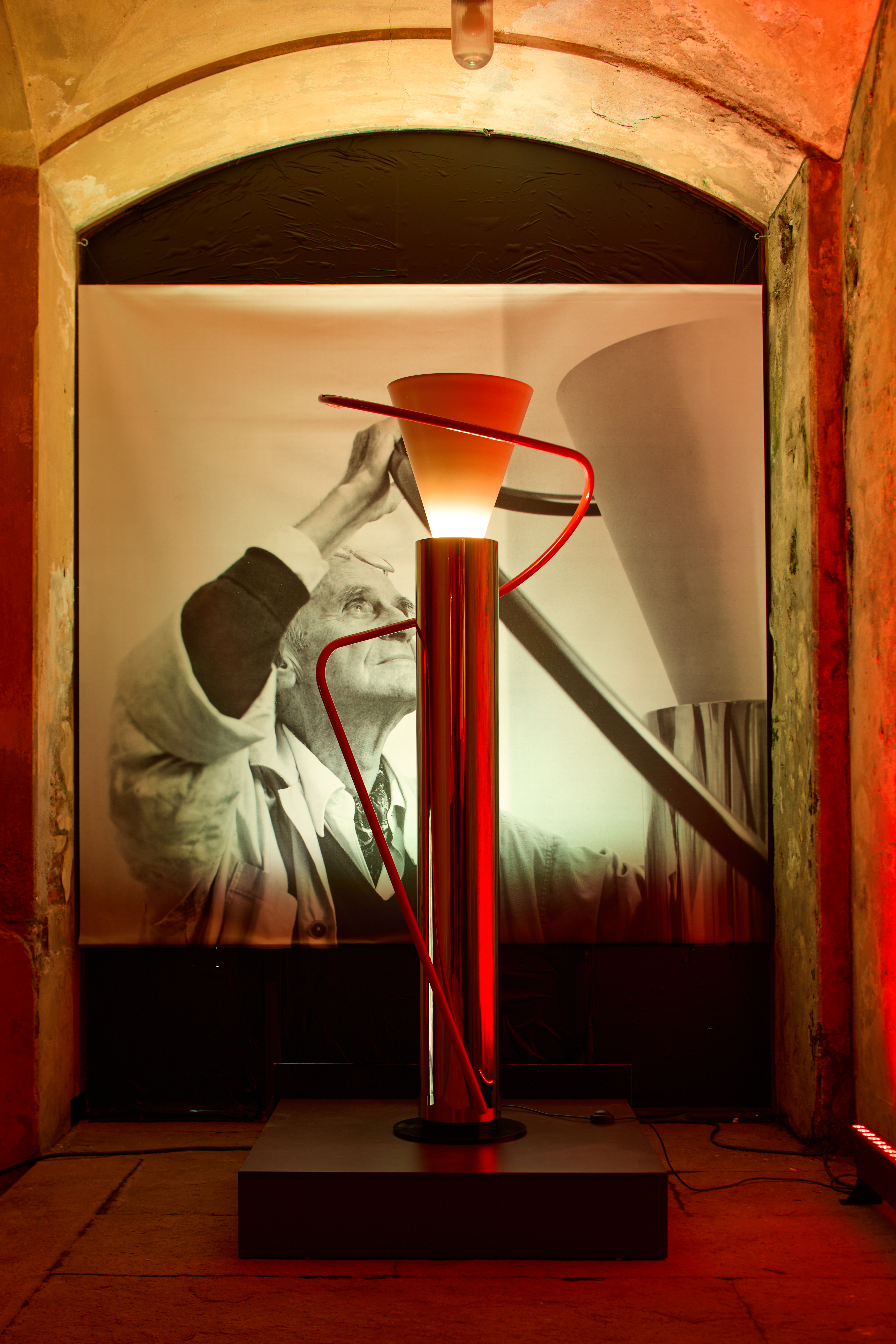 ה־Luminator בדרסנה של וילה דל גרומלו, בהוצאה מחודשת של קודיצ'איקונה. צילום: אלסנדרו רופיני, באדיבות פסטיבל העיצוב של אגם קומו