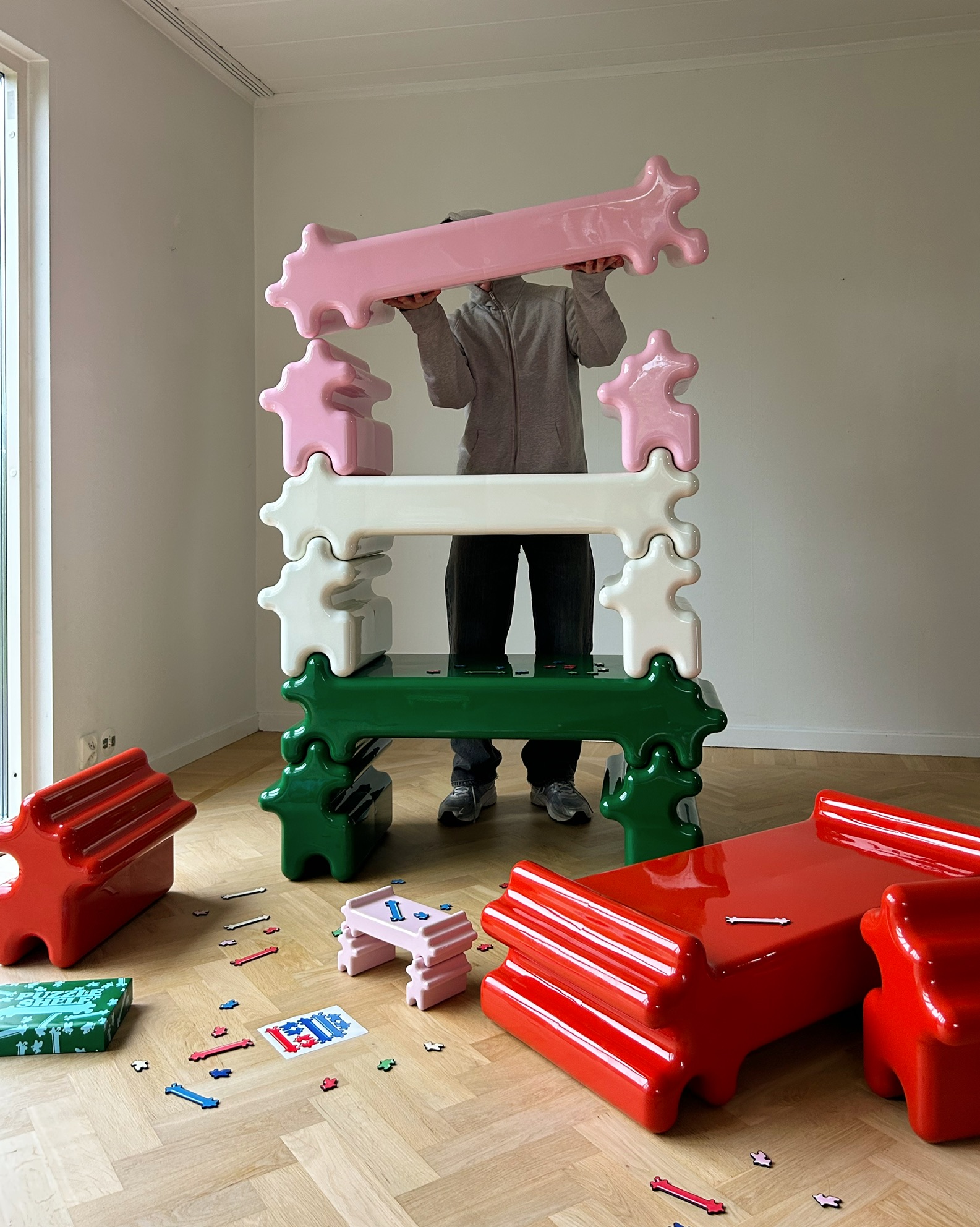 "Puzzle Shelf" (2025) של גוסטף וסטמן. צילום: באדיבות ארטיפלאג