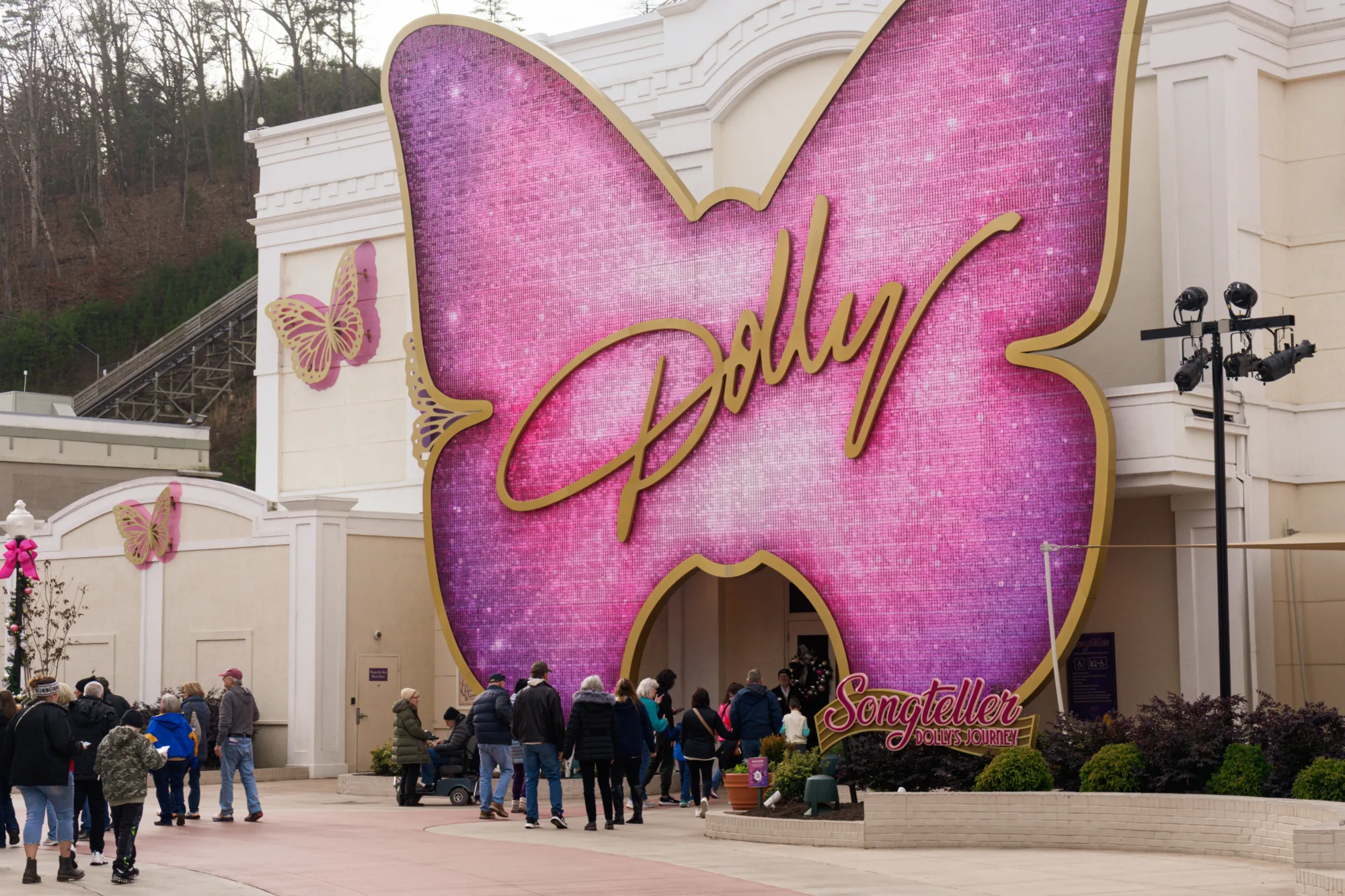 הכניסה ל־The Dolly Parton Experience, המוזיאון שמוקדש לחייה של פרטון בתוך הפארק Dollywood. צילום: shutterstock