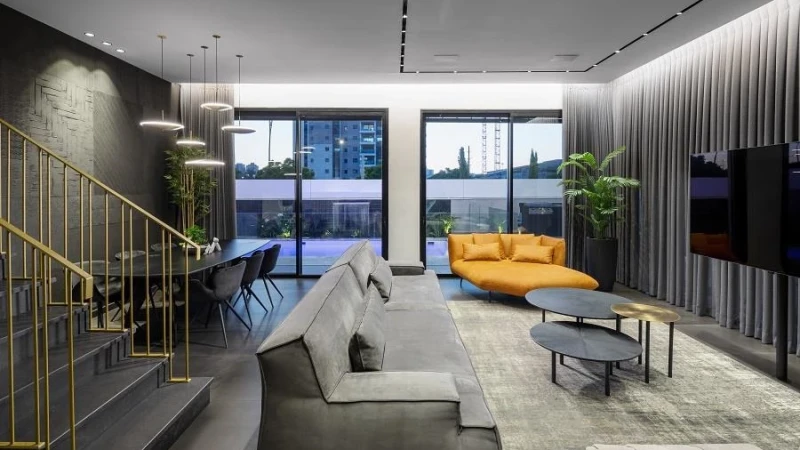 מפשיטים ומלבישים מחדש