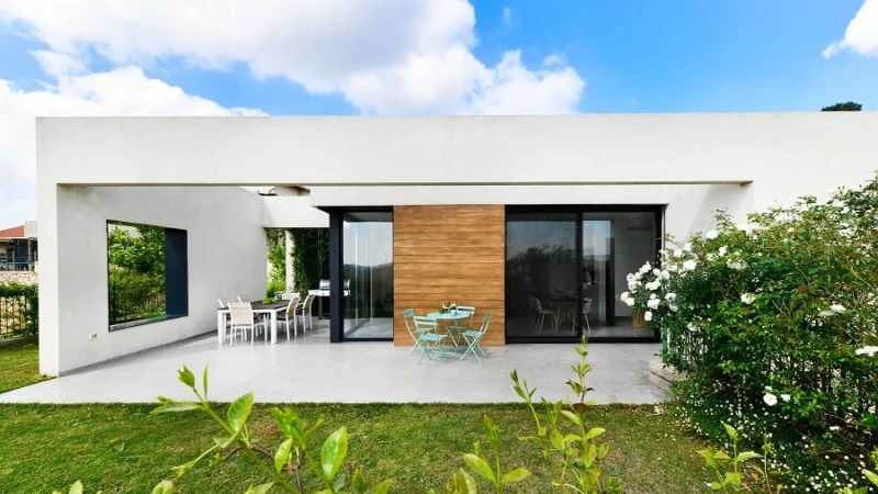 חשיפה והסתרה בבית פרטי בקיבוץ