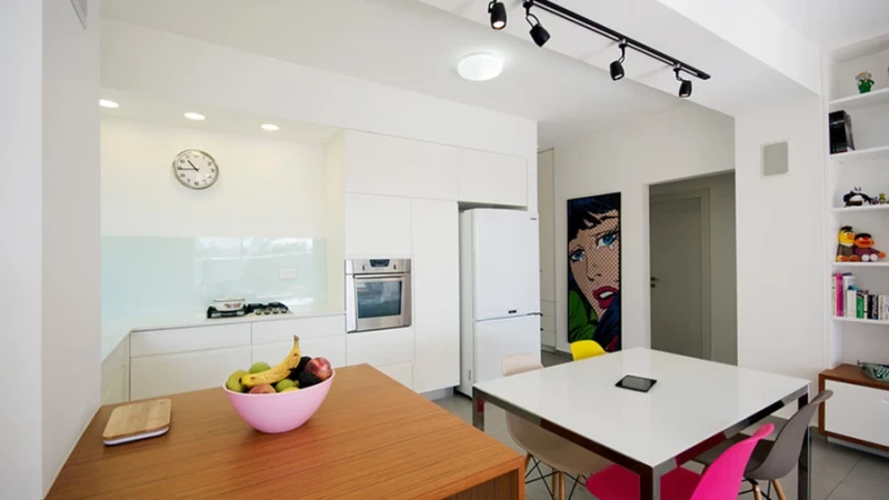 לראות מעבר לקיים