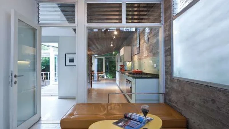 כיצד לשלב בהרמוניה אלמנטים מנוגדים במהלך שיפוץ בית