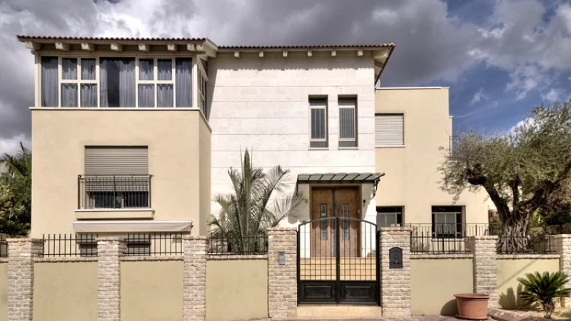 על הגבול הדק שבין בית כפרי לבית מודרני