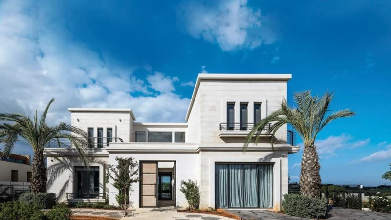 מול נוף הגולף