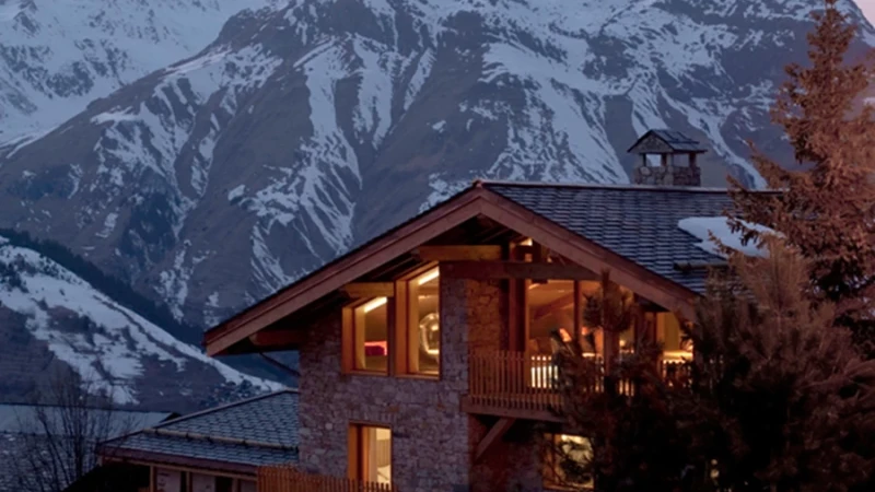 תכנון בית פיסולי בסביבת אלפים מושלגת