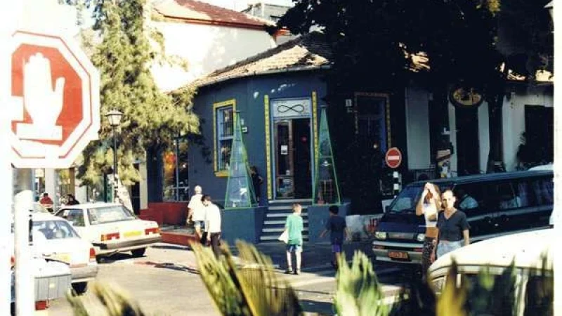 פוסט מודרניזם של העיצוב הישראלי - חנות פלסטיק פלוס בשנקין