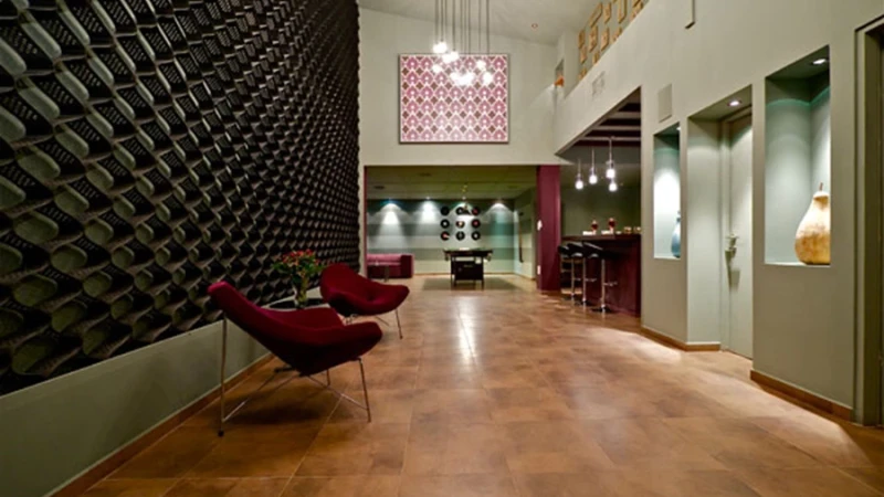 הפתעה בכל פינה ,"ניצחון היצירתיות" על דלות התקציב