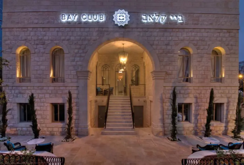 סיפורו של מלון "ביי קלאב"
