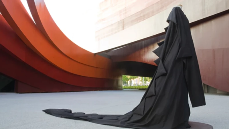 עיצוב אופנה - יוז'י ימאמוטו במוזיאון העיצוב בחולון