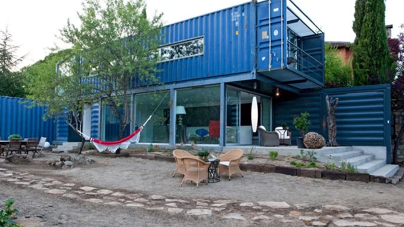 בית מודרני מדהים שנבנה באמצעות 4 מכולות