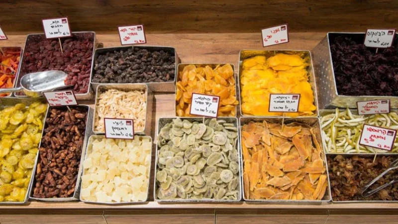 לגעת באוכל ובחומר