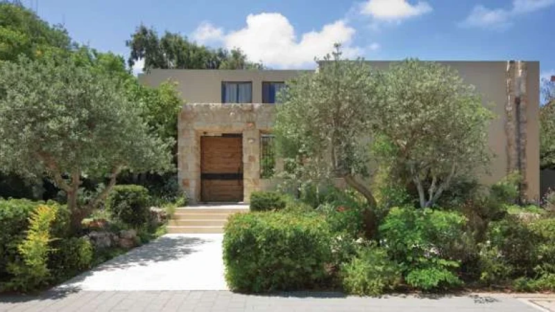 דיאלוג בין שקוף לאטום בבית קרקע