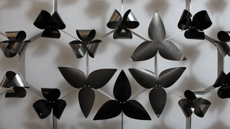 המעטפת שיודעת למצמץ מול השמש