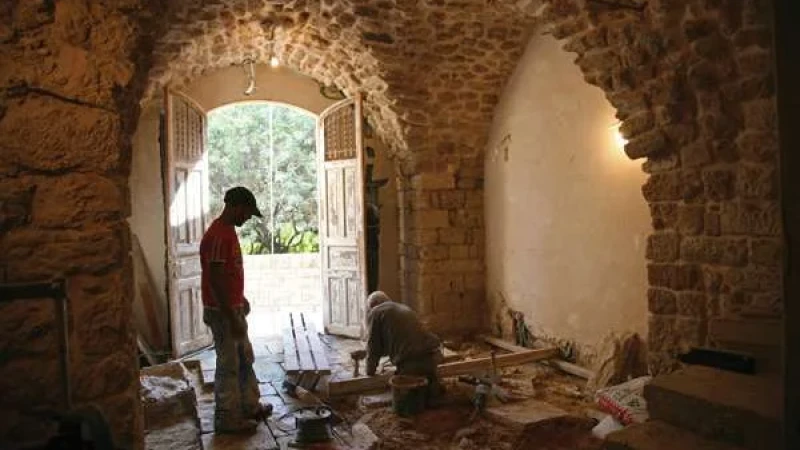 בדלת אמותיו - שיפוץ ושימור מבנים ודלתות