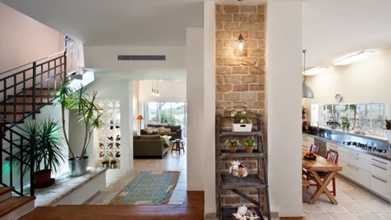 כמו כפפה ליד