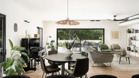 חופש, זרימה וצלילי יוקלילי בבית פרטי בנס ציונה