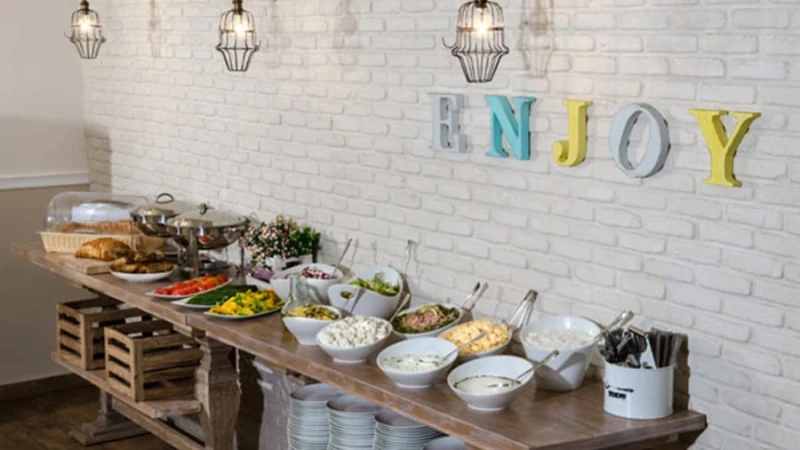 מטיילים על קירות