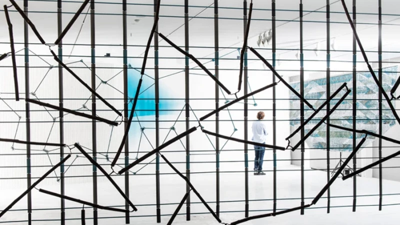 מהזירה הבינלאומית, כאן ועכשיו