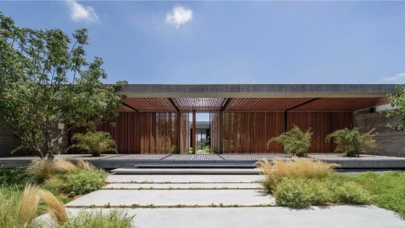 מודרניות במעטפת מדברית