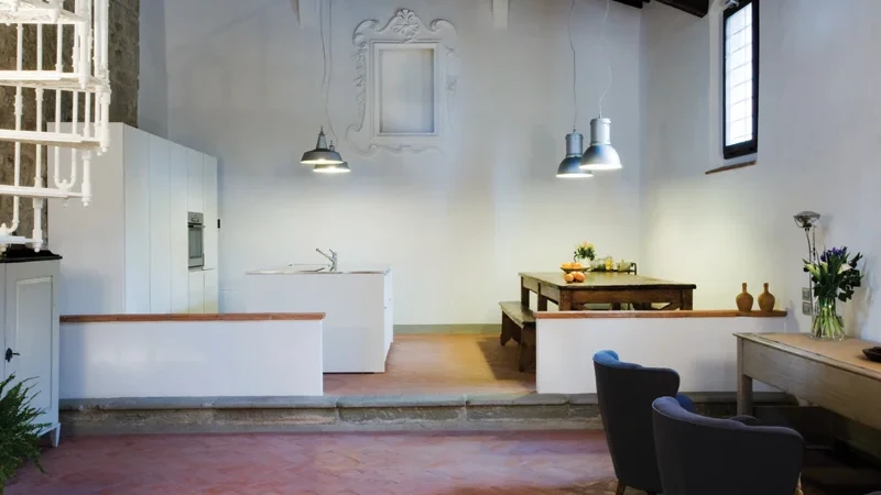 סיפור של ניגודים