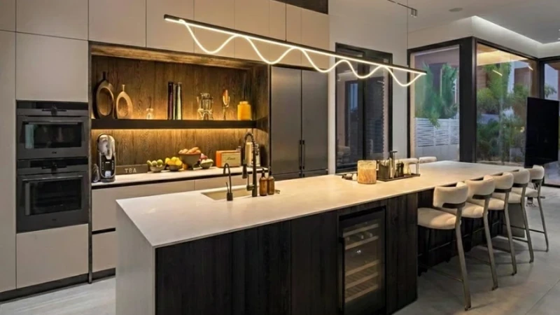 בית שמדבר אור, חומר ואירוח