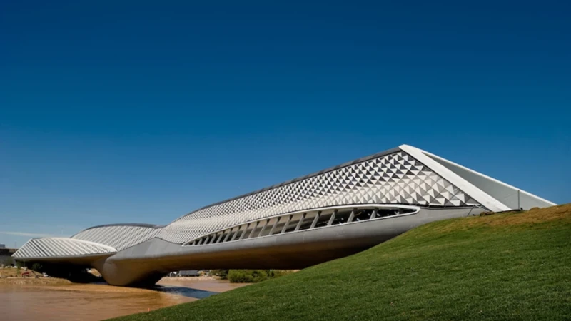 פביליון וגשר סרגוסה, ספרד