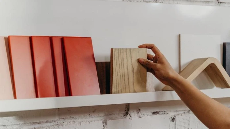 השוואת חומרי בניין: בטון מול פלדה ועץ