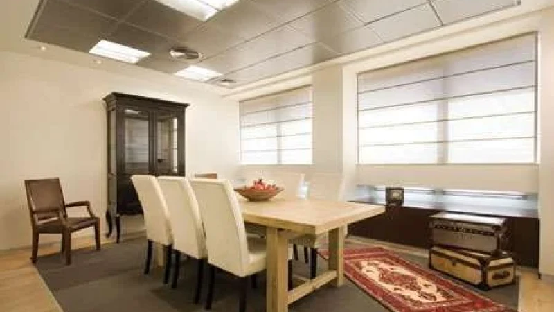 מיתוג וזהות תאגידית: עיצוב משרד עבור שטראוס