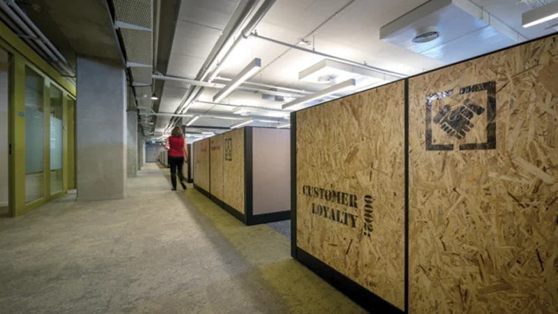 חלל ותיק,  משרד חדש