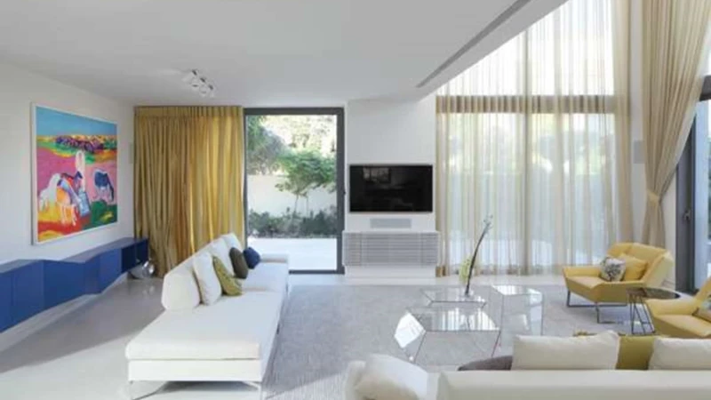 שיפוץ בית בהרצלייה פיתוח הפך לחוויה ויזואלית ספוגת צבע