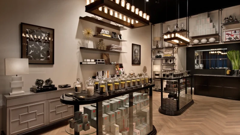 לארח עם טום דיקסון, לחייך עם גו'נתן אדלר