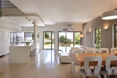 שיפוץ קומת כניסה יצרה חזות חדשה לבית