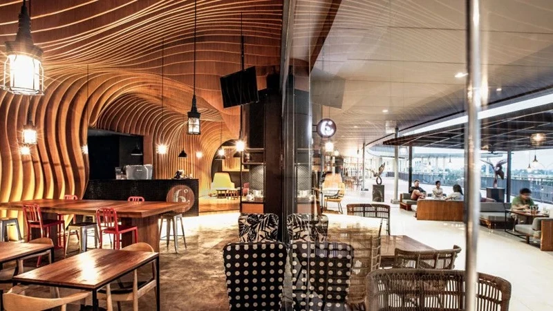 לשתות קפה הפוך במערה