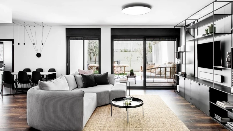 דירת גן בוטיק אמיצה בשלושה צבעים בלבד