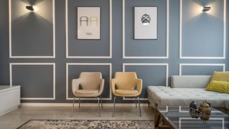 הקיר הכחול שנותן את הטון