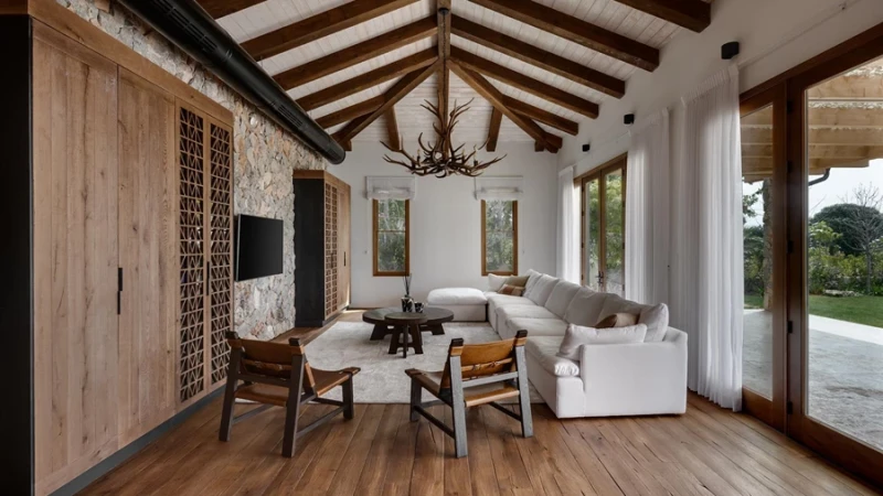 בית כפרי־תעשייתי עם ניחוח של ריזורט