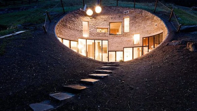 מבנה מגורים מדהים, בשוויץ, מתחת לפני הקרקע