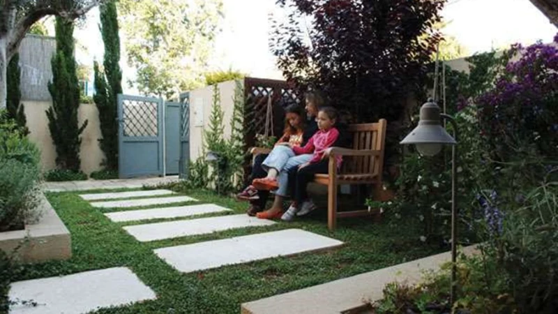 תכנון מעברים בגינה