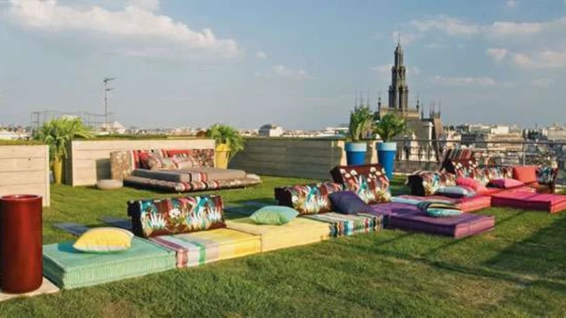 בפריז כמו בפריז, בריהוט כמו באופנה