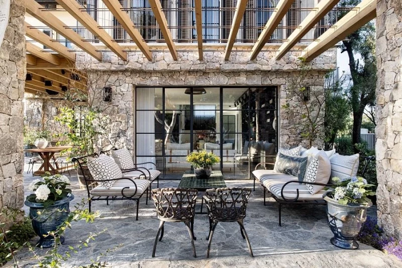 WELCOME TO THE MODERN FARM HOUSE