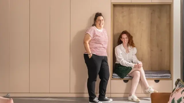 לא הכל שחור לבן: למה אנחנו עדיין מפחדים מצבע בבית?
