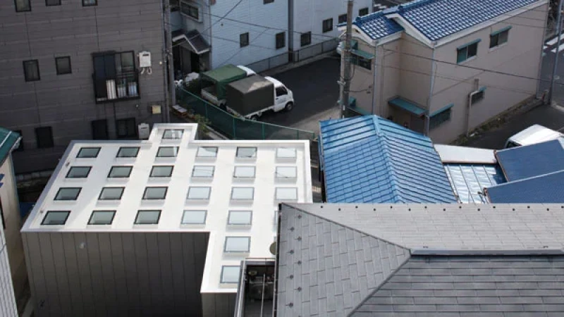 בית ביפן עם תקרה פתוחה לשמיים