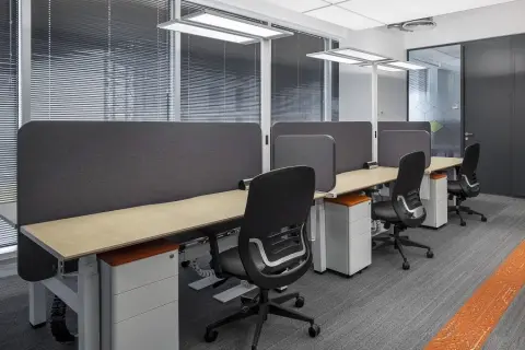 ריג'נט תאורה: האור שבקצה שולחן העבודה