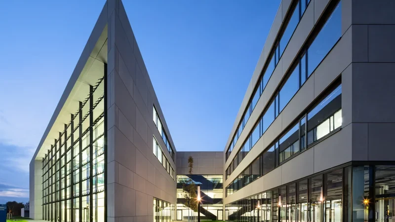 המרכז הפוטו-וולטאי