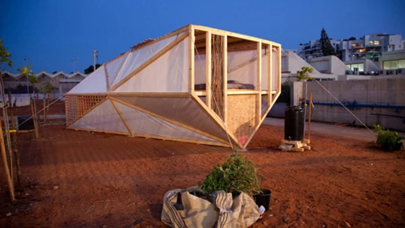 "אפס, בית "- מיצג אומנותי ירוק